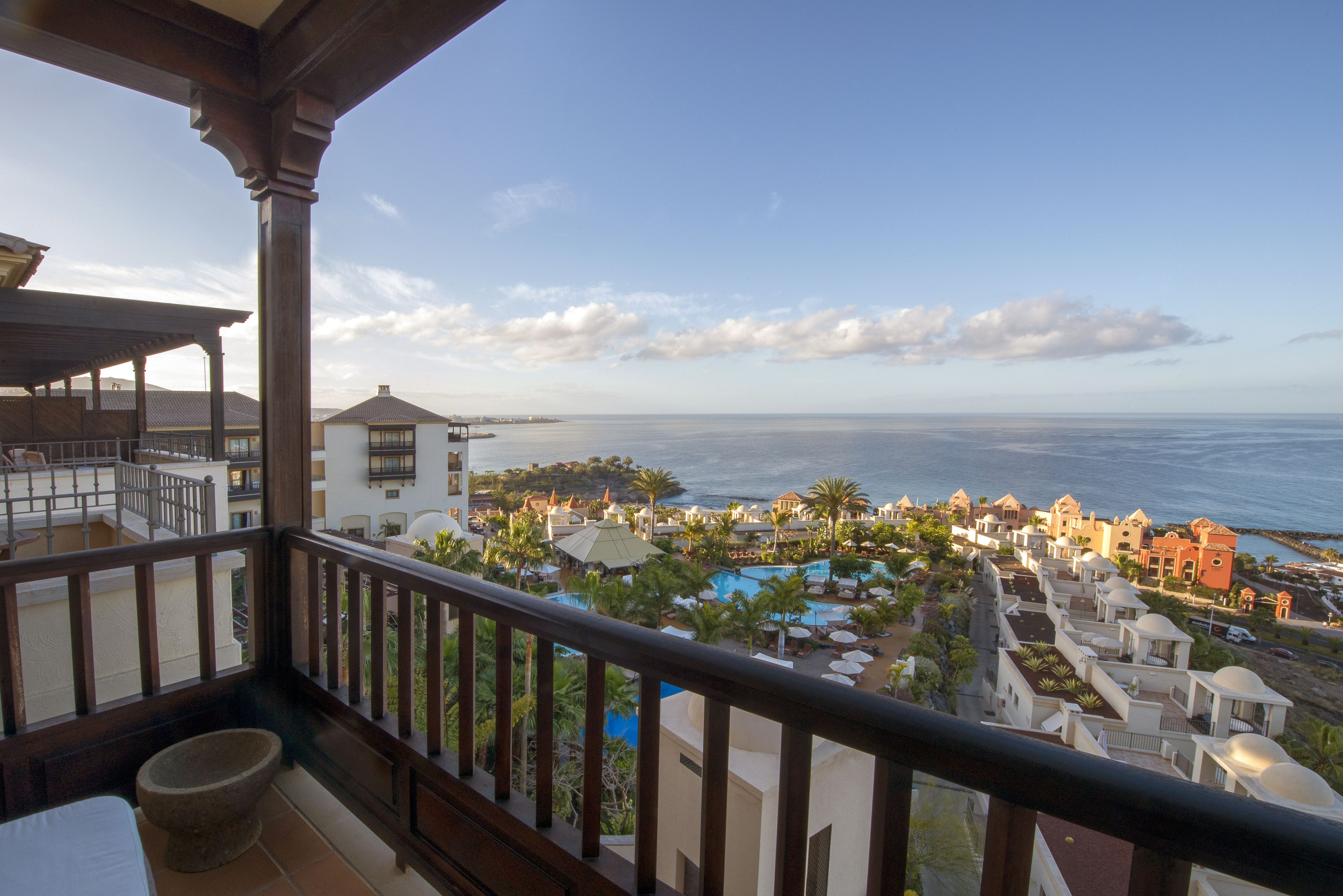 Junior-suite - terrasse - havudsigt | Premium-sengetøj, dundyner, minibar, pengeskab på værelset