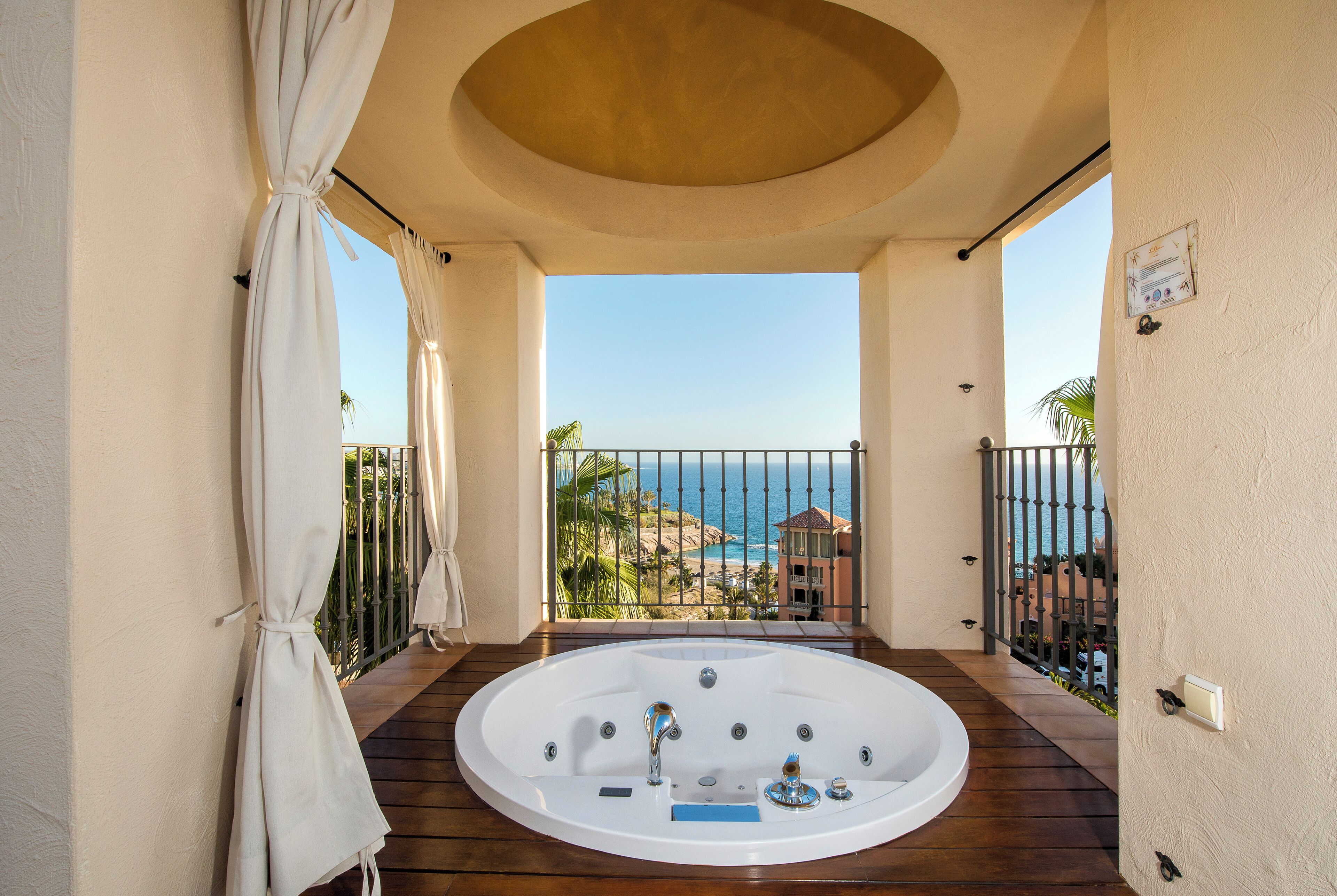 Deluxe villa single use with solarium and ocean view | Privat spabad