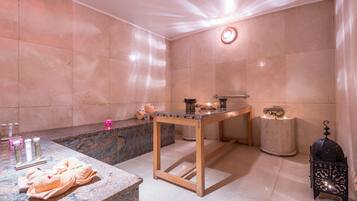 Een Turks bad/hammam, lichaamsbehandelingen, zwangerschapsmassages