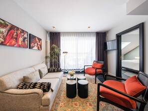 Premium bedding, minibar, in-room safe, desk