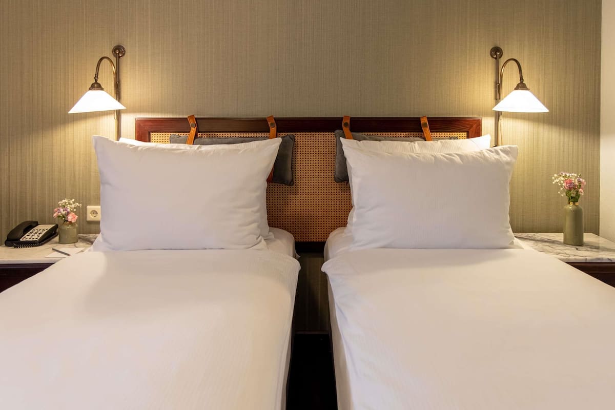 Standard Twin Room, 2 Single Beds | Premium bedding, minibar, in-room safe, desk