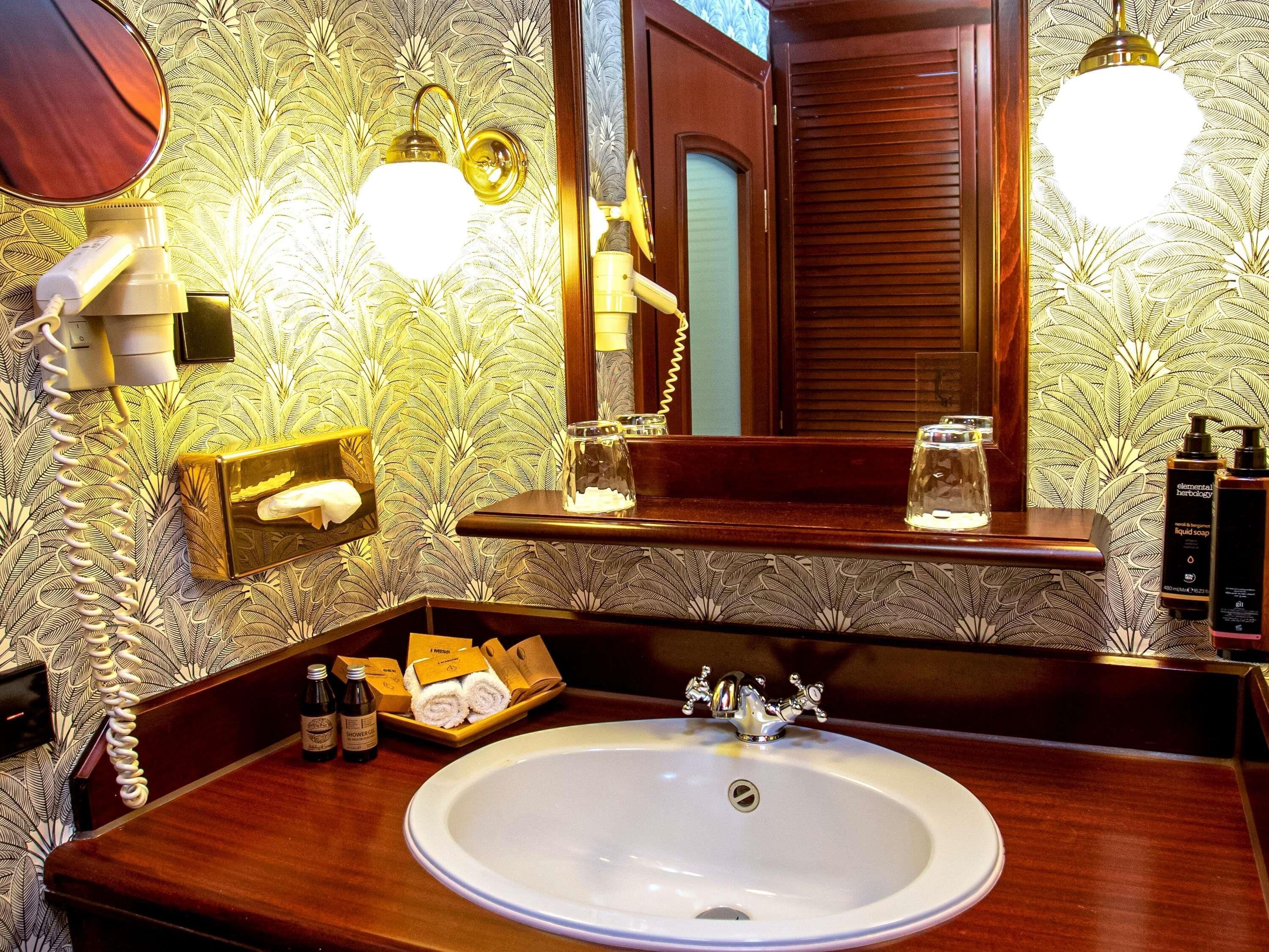 Executive Double Room, 1 Double Bed | Premium bedding, minibar, in-room safe, desk