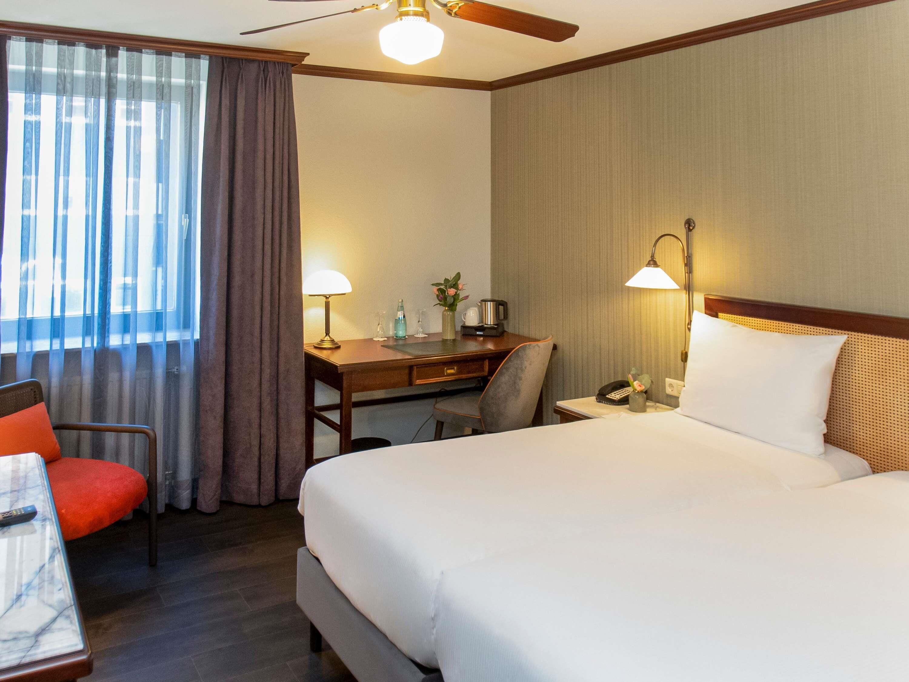 Dobbeltrom – standard, 1 dobbeltseng | Sengetøy av topp kvalitet, minibar, safe på rommet og skrivebord