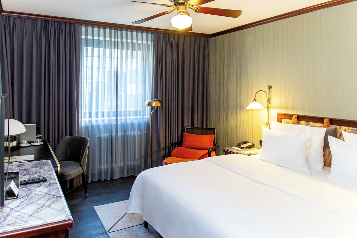Executive Double Room, 1 Double Bed | Premium bedding, minibar, in-room safe, desk