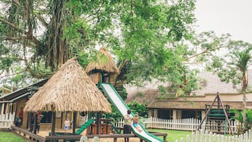 Children’s play area – outdoor