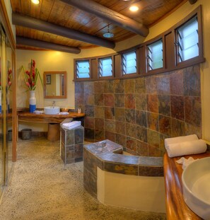 Premium bedding, minibar, in-room safe, blackout drapes - Koro Sun Resort (Savusavu)