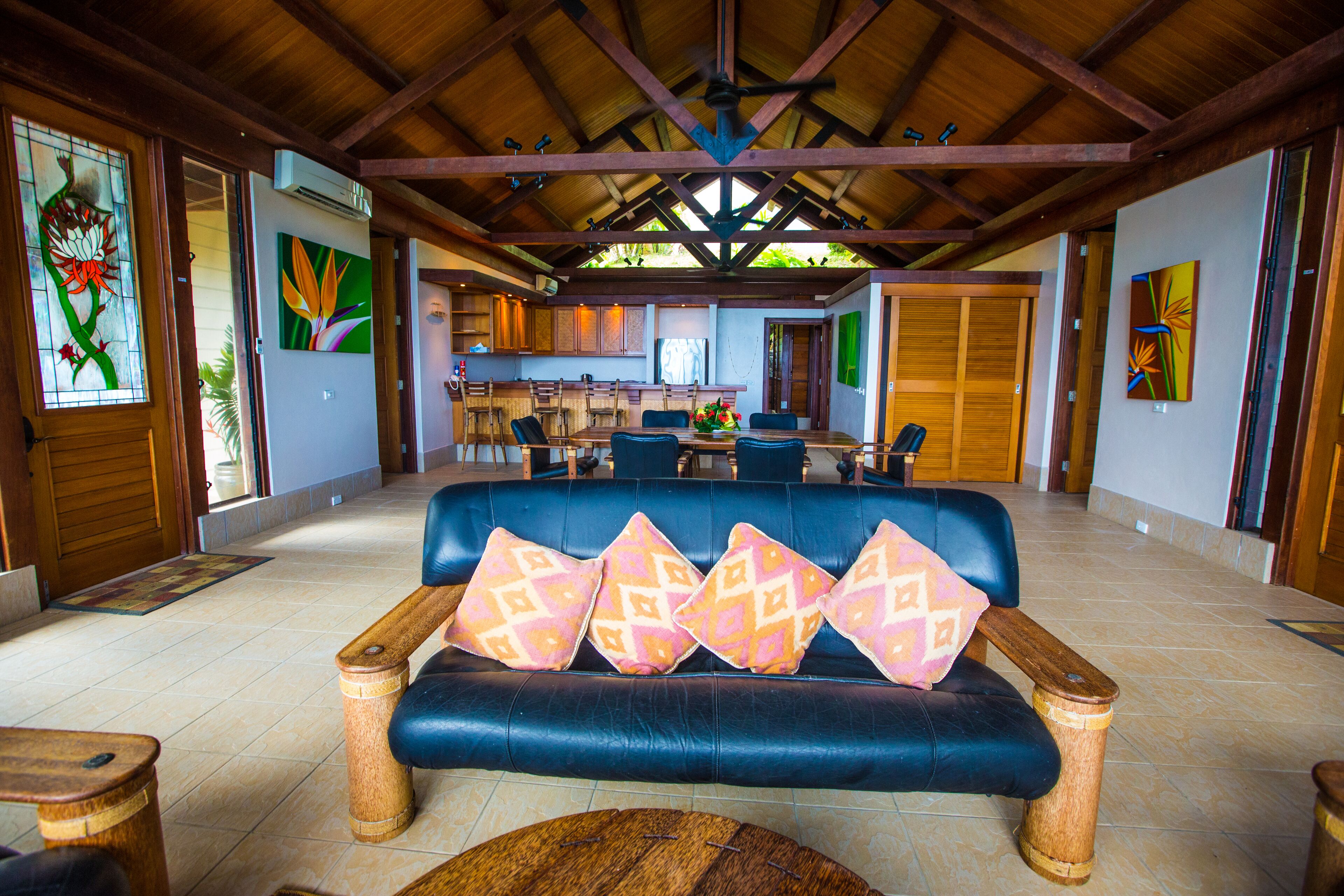 vesi villa | living area