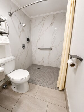 Double Room | Bathroom | Free toiletries, towels - Buffalo Inn Canyon (Canyon)