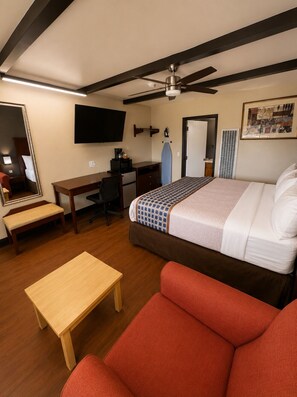 Standard Room, 1 King Bed | Desk, blackout drapes, soundproofing, iron/ironing board