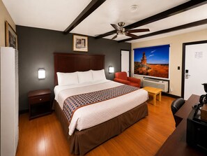 Standard Room, 1 King Bed | Desk, blackout curtains, soundproofing, iron/ironing board - Buffalo Inn Canyon (Canyon)