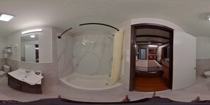 Standard Room, 1 King Bed | Bathroom | Free toiletries, towels - Buffalo Inn Canyon (Canyon)