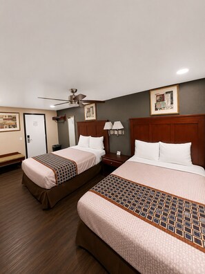 Double Room | Desk, blackout curtains, soundproofing, iron/ironing board - Buffalo Inn Canyon (Canyon)