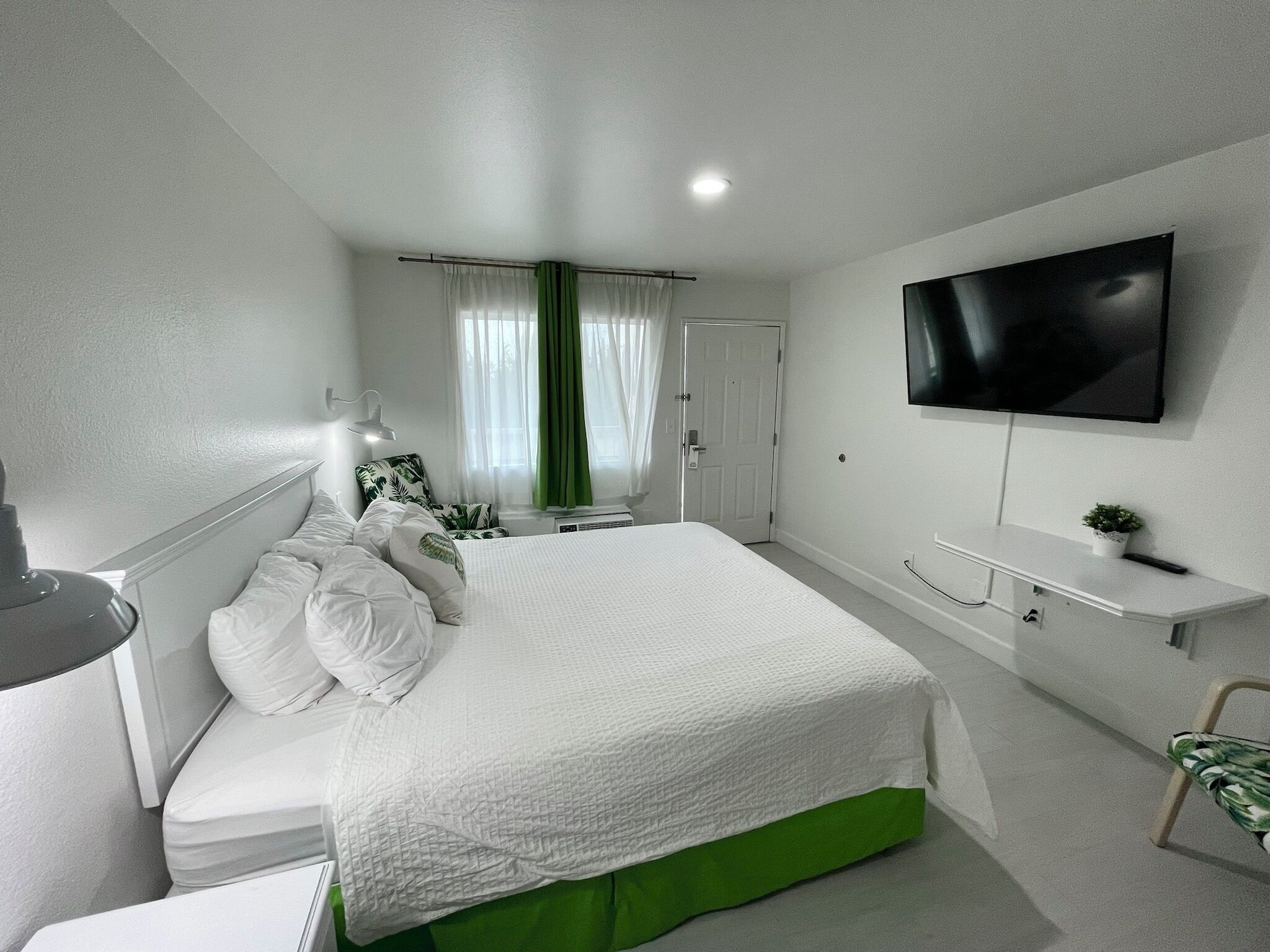 Deluxe Single Room, Accessible | Premium bedding, desk, laptop workspace, iron/ironing board