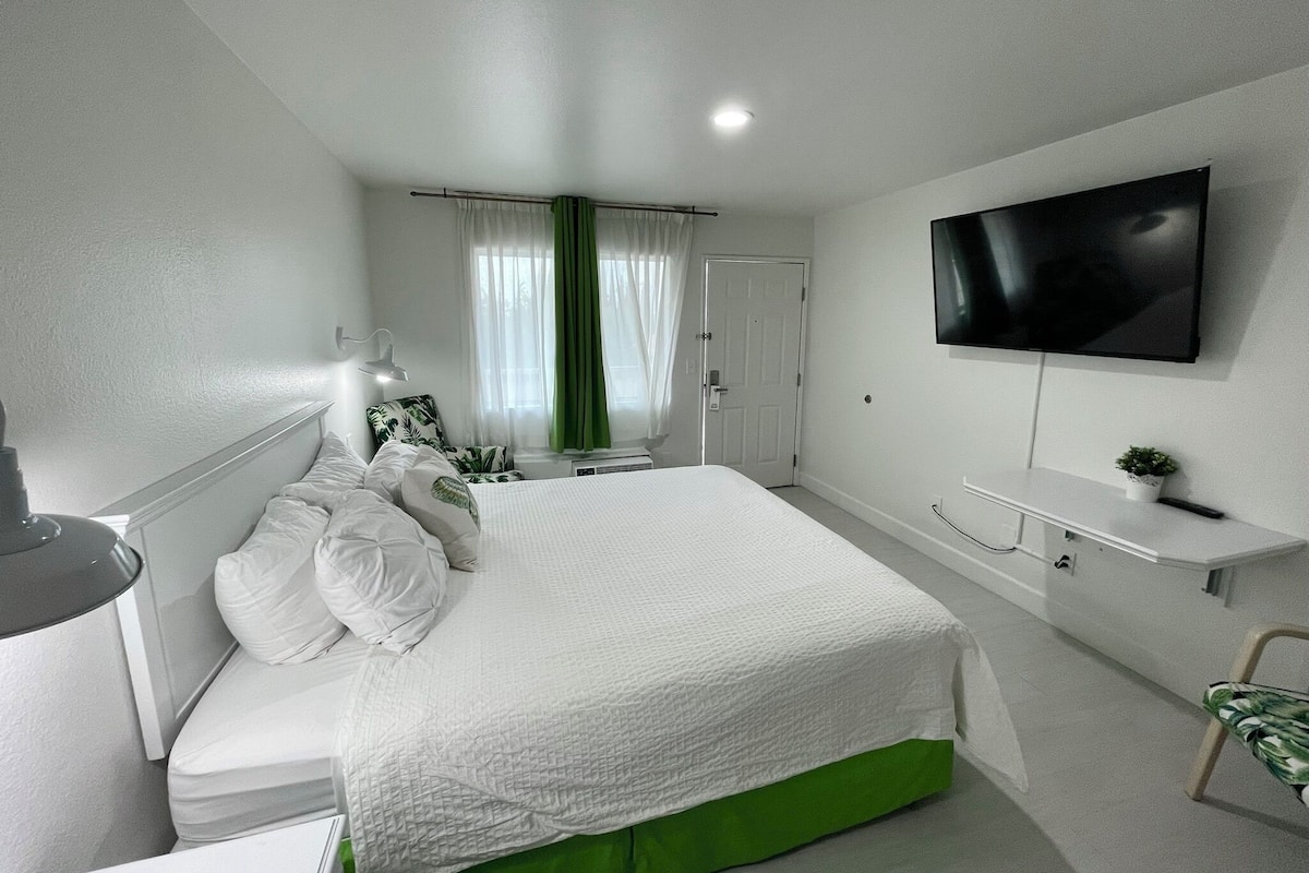 Ropa de cama de alta calidad y escritorio