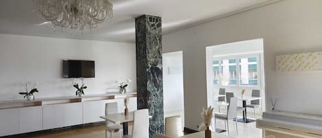 Dagelijks ontbijt met lokale gerechten (EUR 10 per persoon)