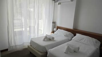 Classic-Zimmer | Minibar, Zimmersafe, Schreibtisch, Verdunkelungsvorhänge