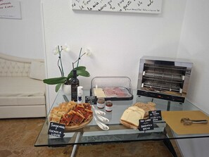 Frokostbuffé hver dag (mot et tillegg)
