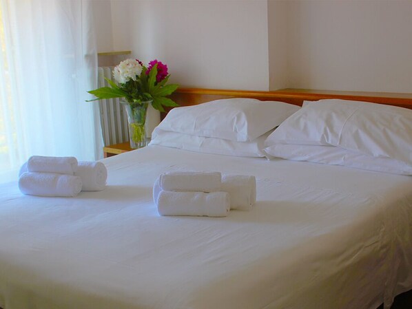 Minibar, in-room safe, desk, blackout curtains - Hotel Rio (Sanremo)