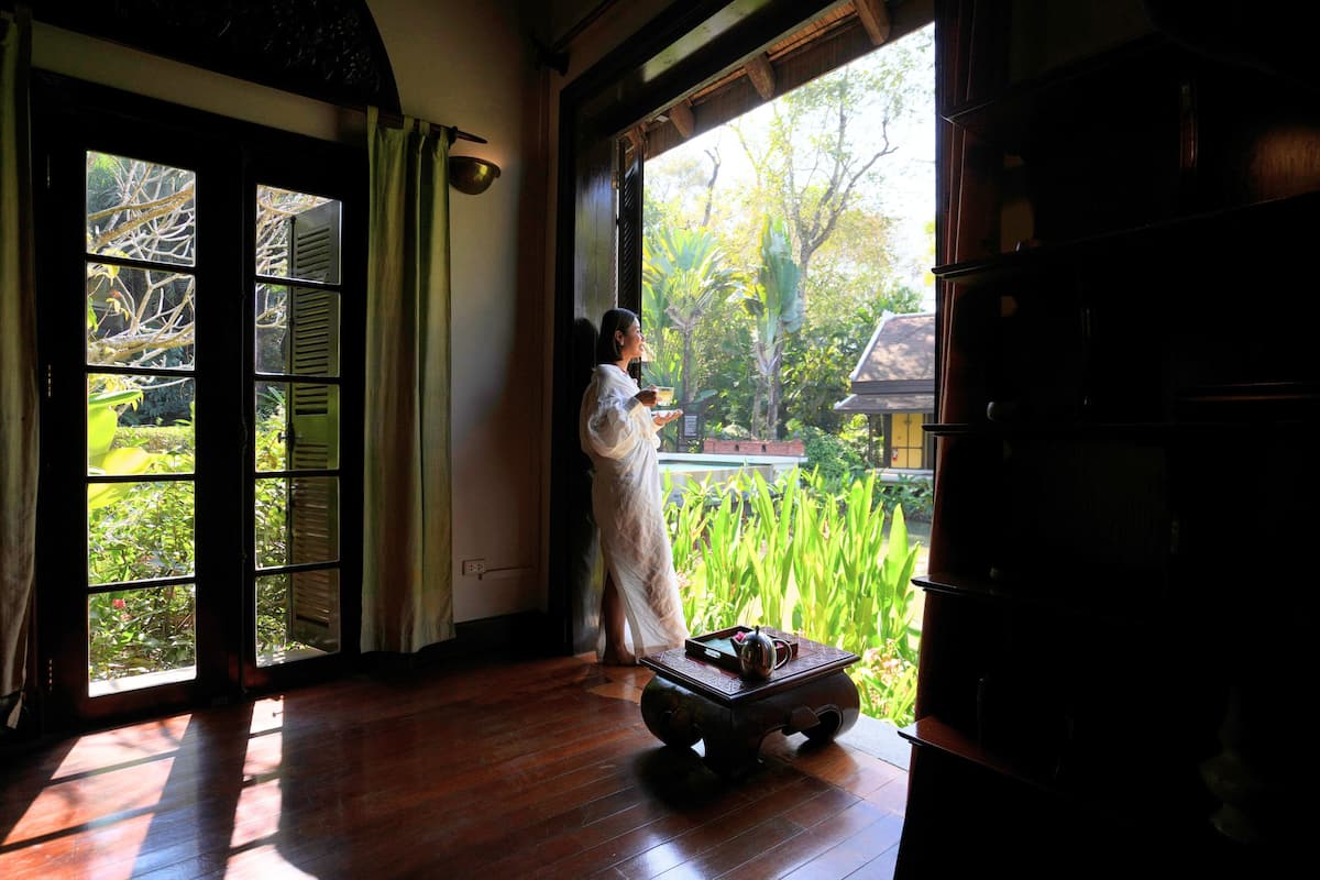 couples treatment room(s), hot tub, steam room, body treatments