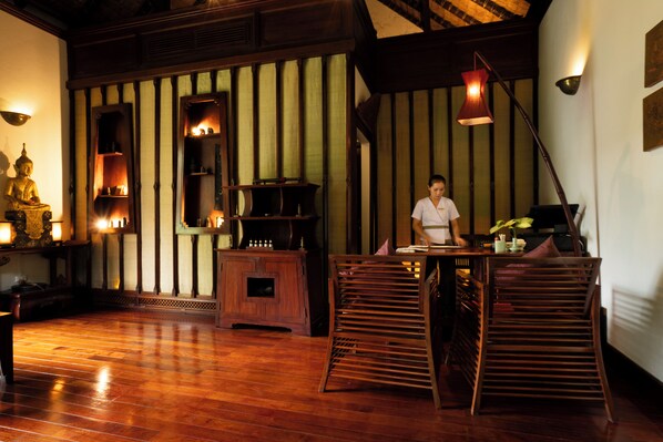 Couples treatment rooms, hot tub, steam room, body treatments