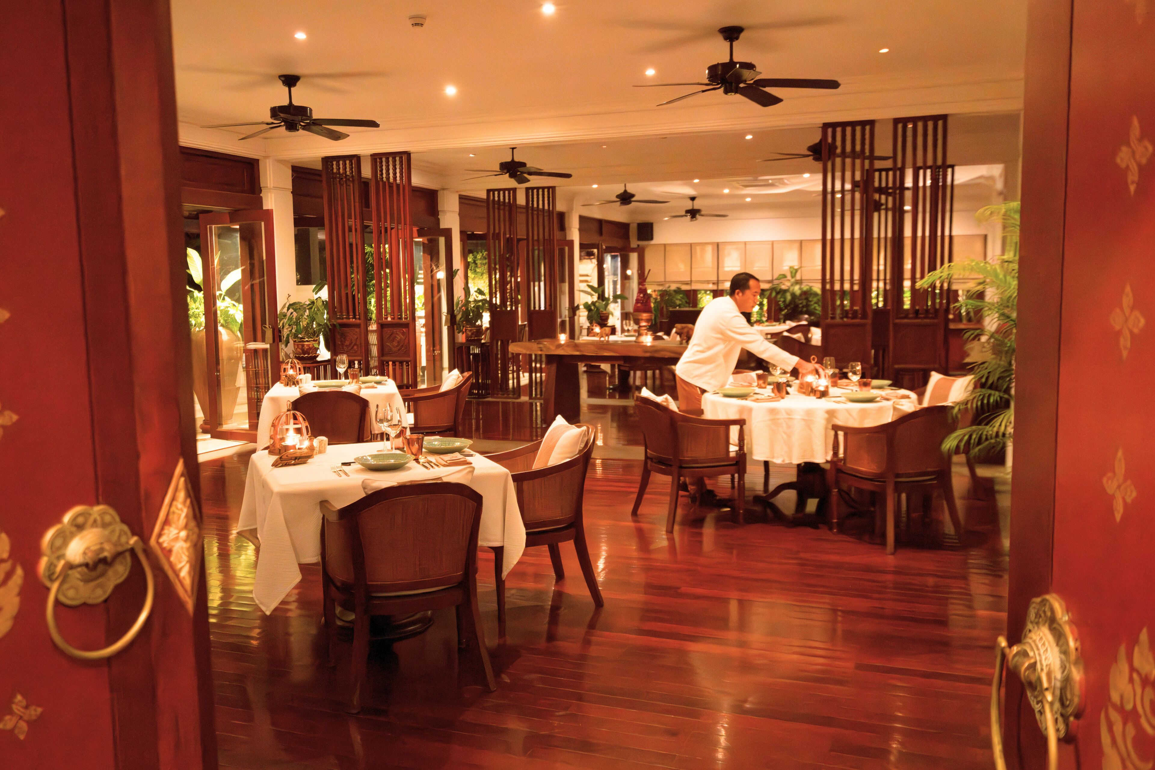 free daily full breakfast