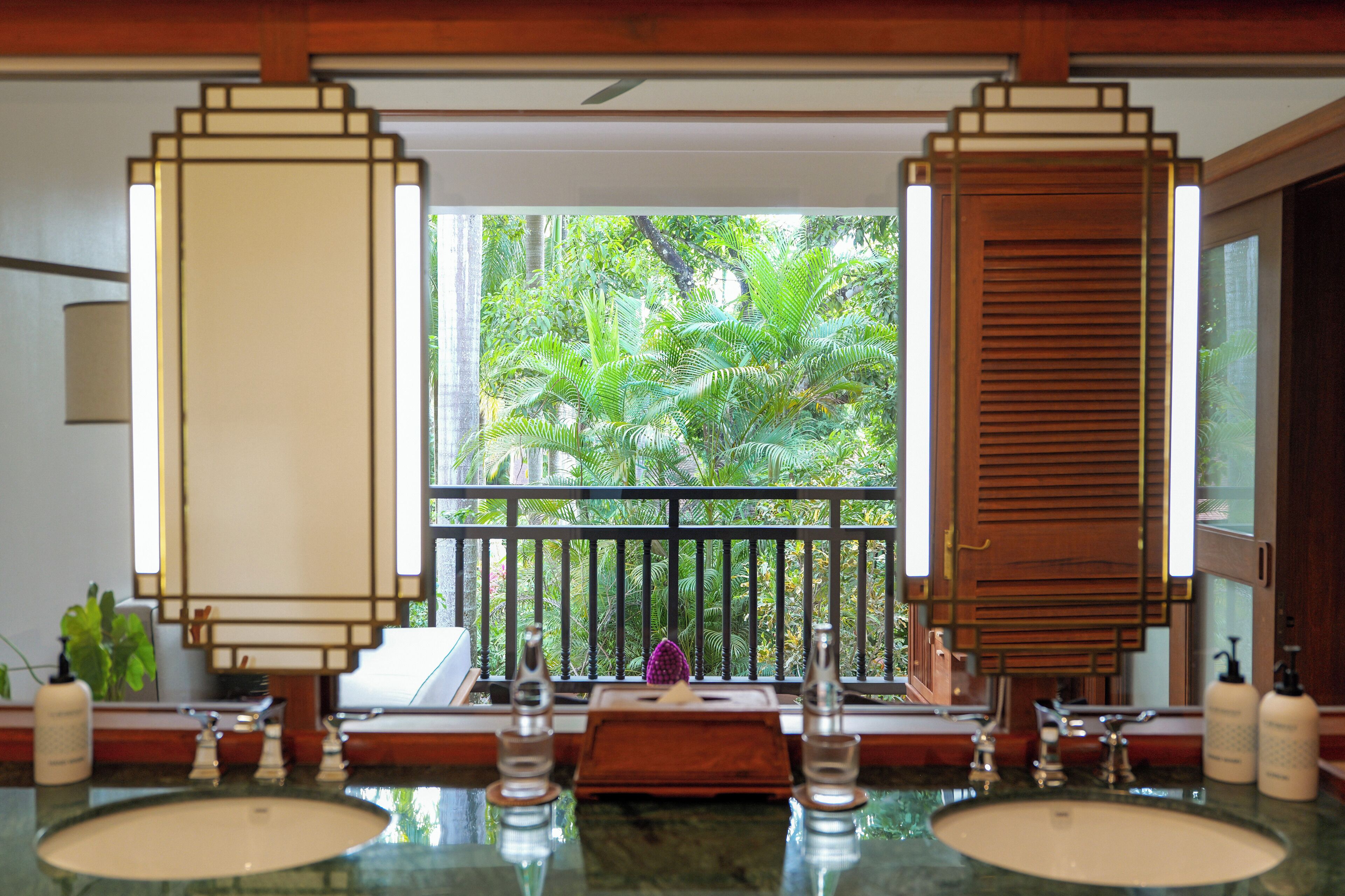 Garden Heritage Suite | Bathroom | Combined shower/tub, deep soaking tub, rainfall showerhead, hair dryer