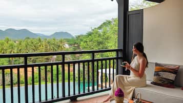 Phou Si Temple Suite | Terrace/patio