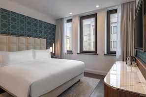 Deluxe-suite - 1 kingsize-seng med sovesofa | Premium-sengetøj, dundyner, minibar, pengeskab på værelset