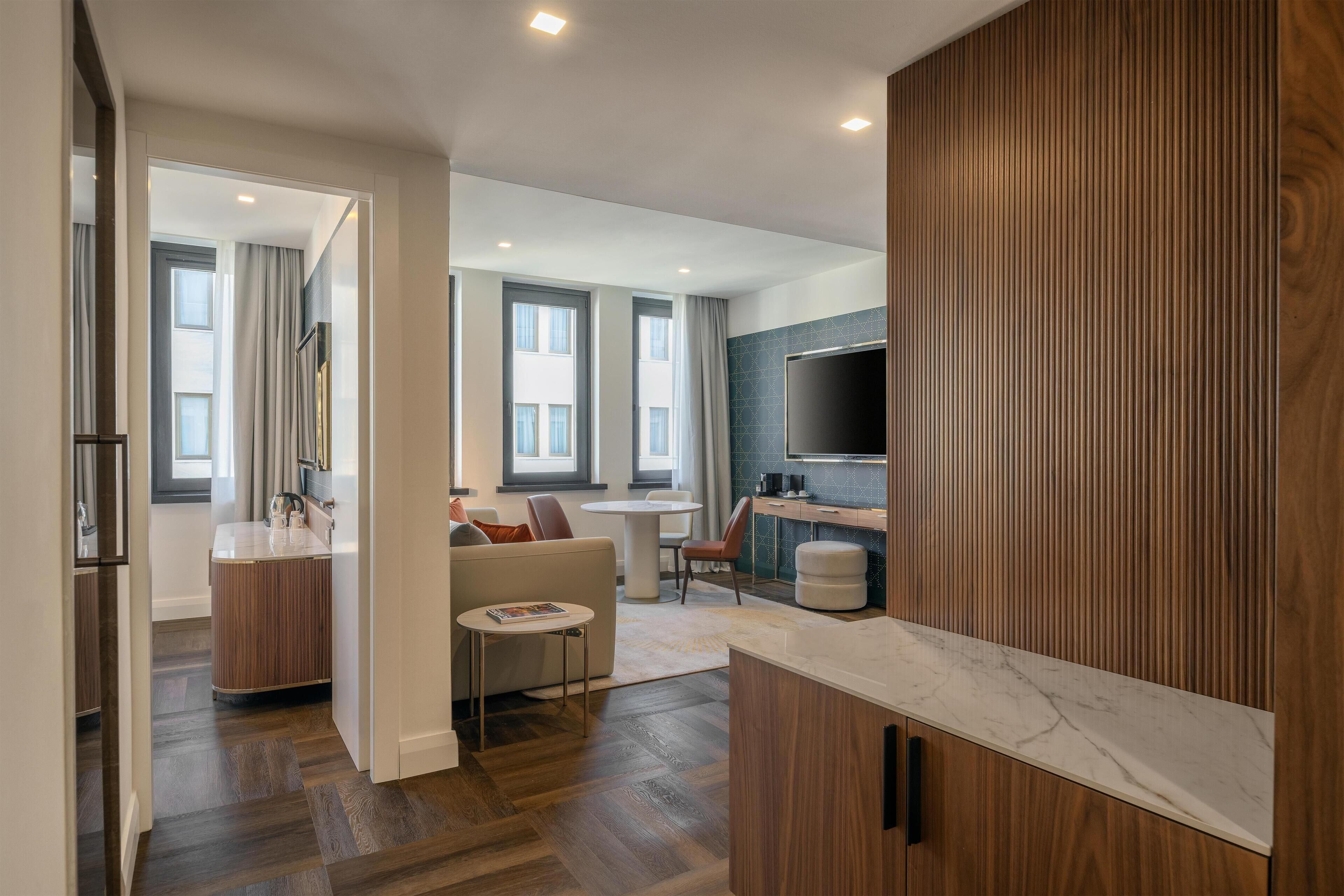 Deluxe Suite, 1 King Bed with Sofa bed | Living area