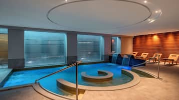 Indoor spa tub