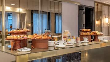 Colazione a buffet, servita tutte le mattine (20 EUR a persona)
