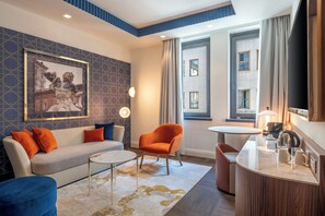 Suite, 1 Bedroom | Living area