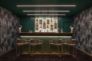 Cocktail bar