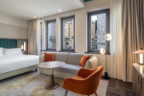 Deluxe Suite, 1 King Bed | Living area - Hilton Turin Centre (Turin)