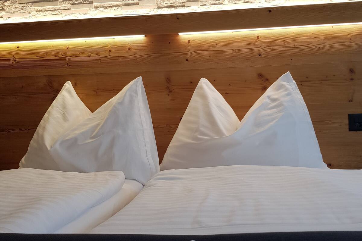 superior twin room, 2 single beds | 1 bedroom, in-room safe, cots/infant beds, free wifi