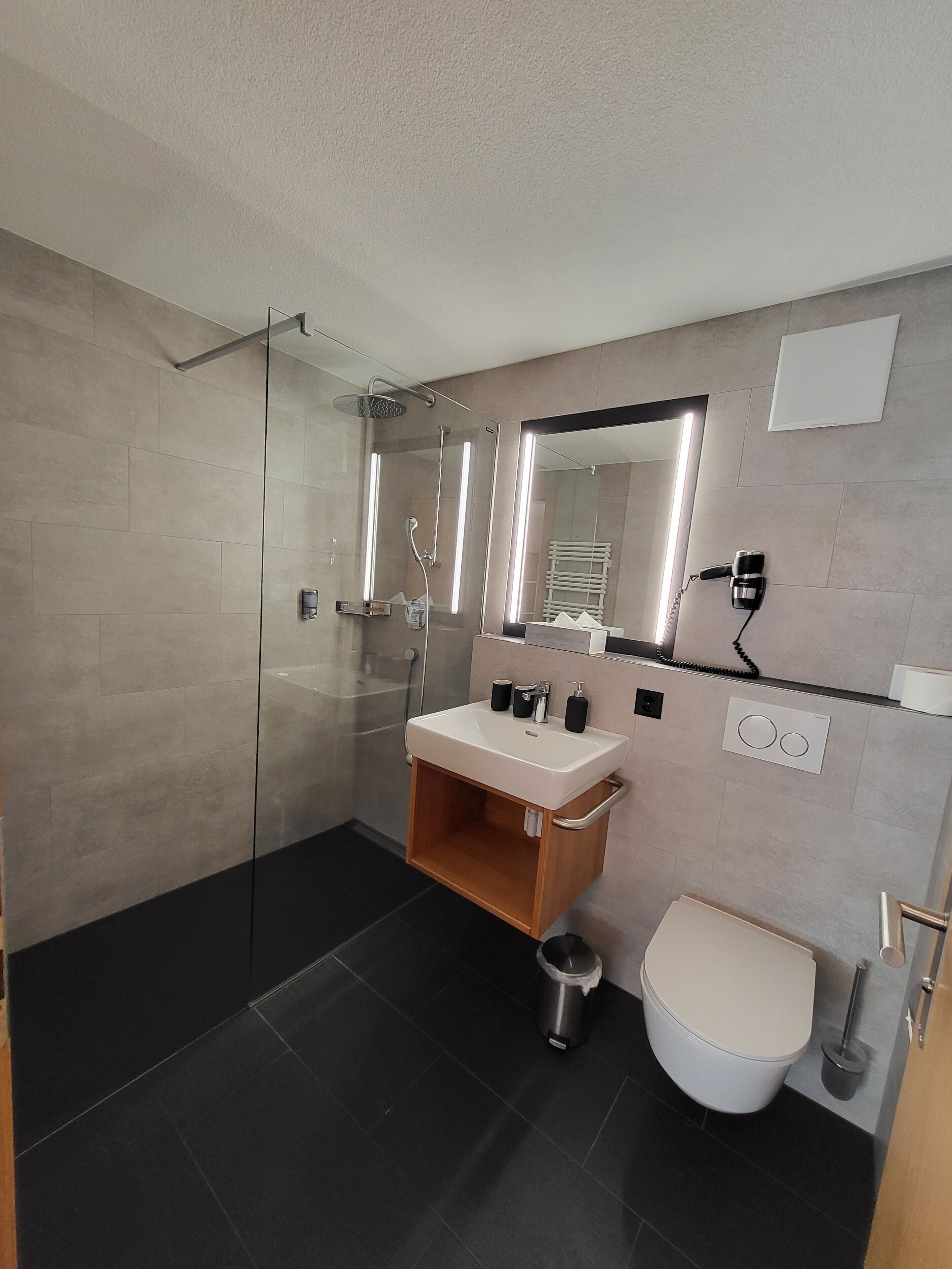 superior twin room, 2 single beds | bathroom | hair dryer, bathrobes, towels
