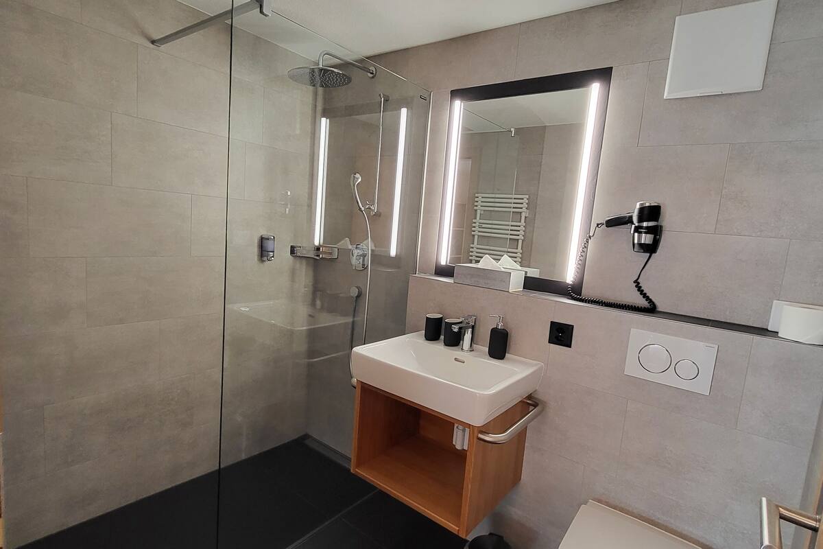 superior twin room, 2 single beds | bathroom | hair dryer, bathrobes, towels