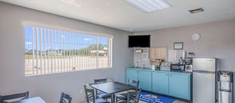 Americas Best Value Inn Giddings