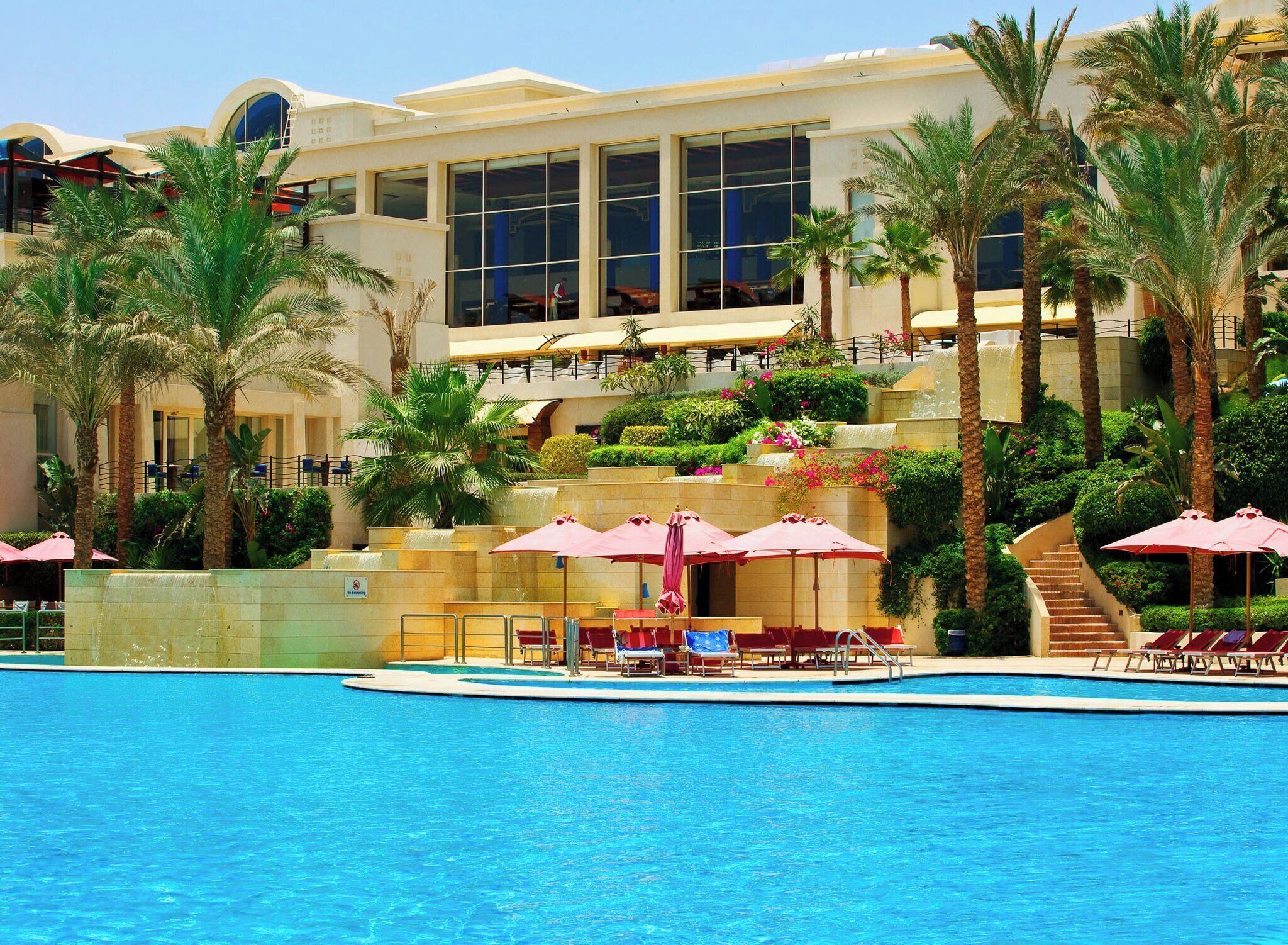 3 kolam renang terbuka, kabana percuma, payung kolam 