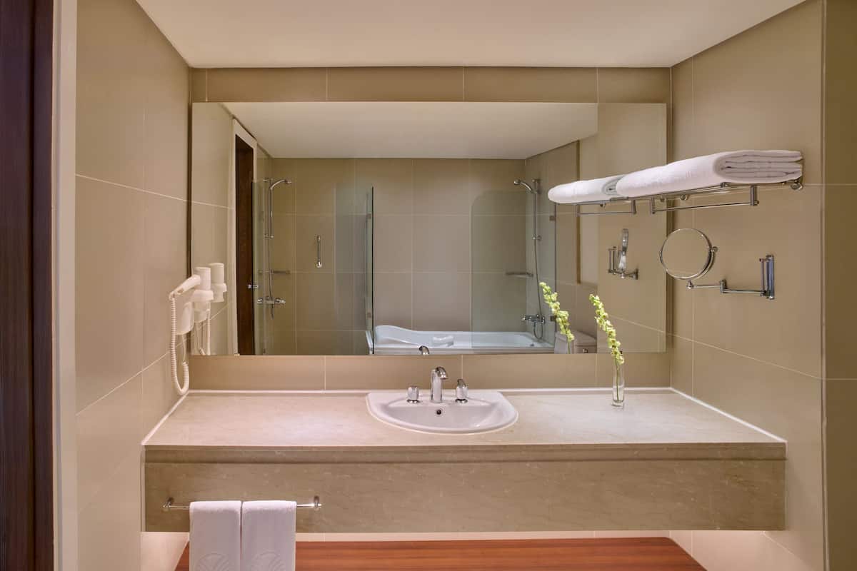 Panoramic Room, 2 Twin Beds, Sea View (Pool View) | Pool | 3 outdoor pools, open 8:00 AM to 5:00 PM, free cabanas, pool umbrellas
