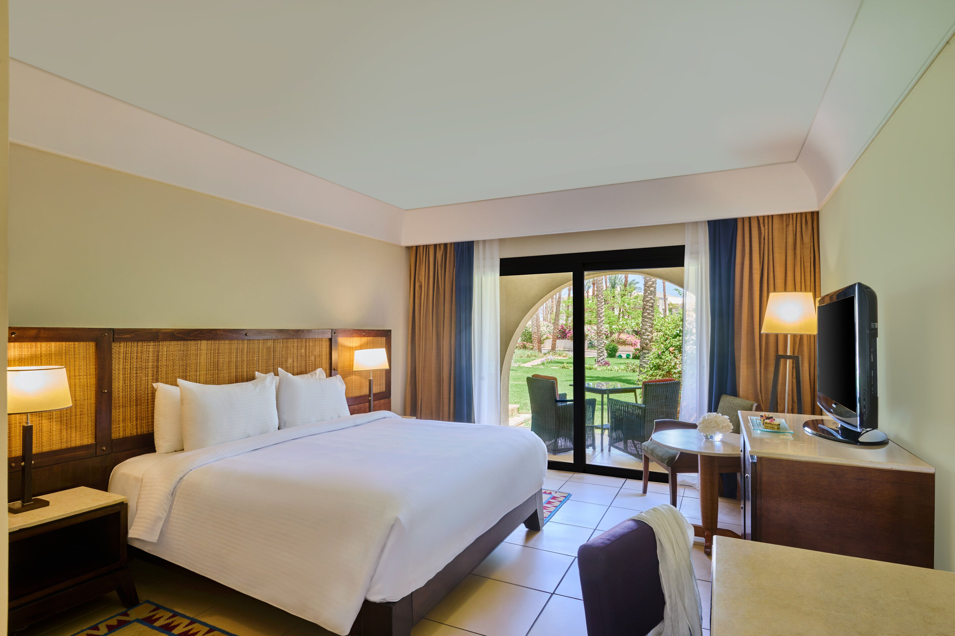 Habitación, 1 cama de matrimonio grande, vistas al jardín | Jardín