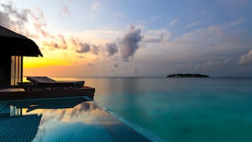 Suite, 2 habitaciones, no fumadores, vistas al mar (Overwater) | 1 dormitorio y ropa de cama de alta calidad