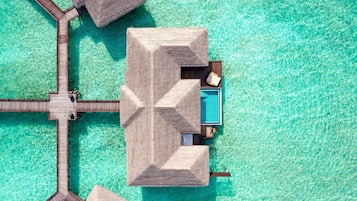套房, 2 間臥室, 海景 (Overwater) | 高級寢具、特厚豪華床墊、迷你吧贈品、房內夾萬