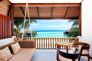 Deluxe Room, 1 King Bed, Beach View