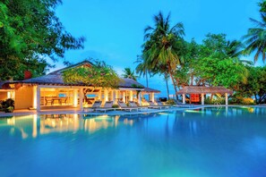 2 outdoor pools, open 8:00 AM to 6:00 PM, pool loungers