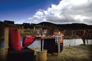 2 restaurantes, se sirve desayuno 