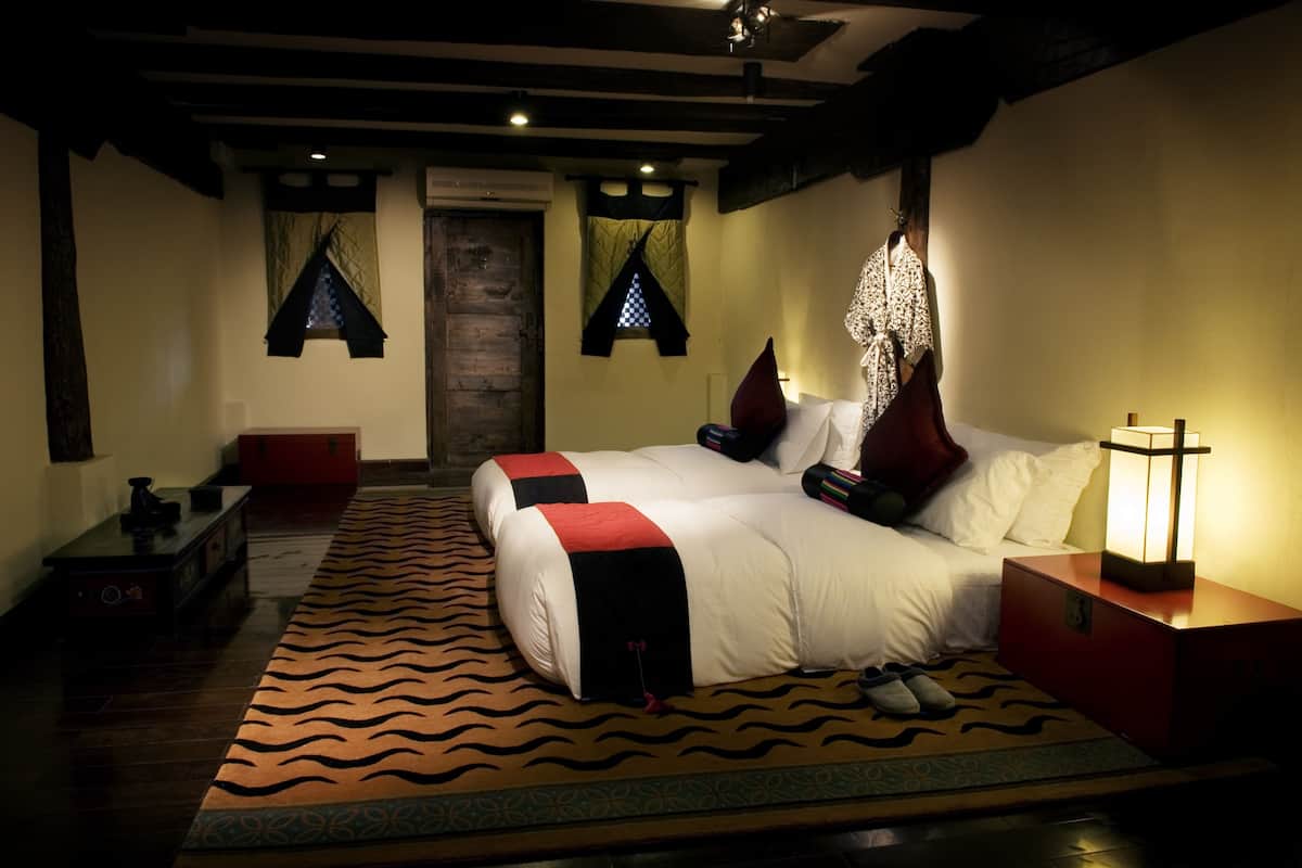 1 bedroom, premium bedding, down comforters, minibar