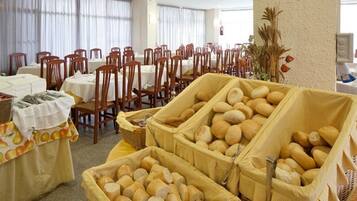 Se sirven desayunos, comidas y cenas