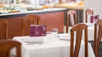 Breakfast, lunch and dinner served