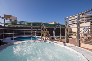 2 udendørs pools, tagterrassepool